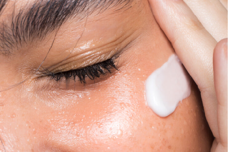 How Anti-Aging Serums Work on Oily Skin